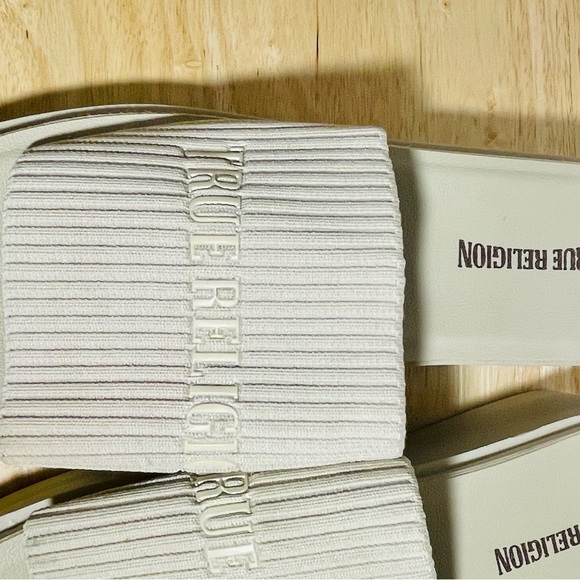 Winter True Religion Cream Sandals Size 8.5 True To Size - Picture 4 of 5